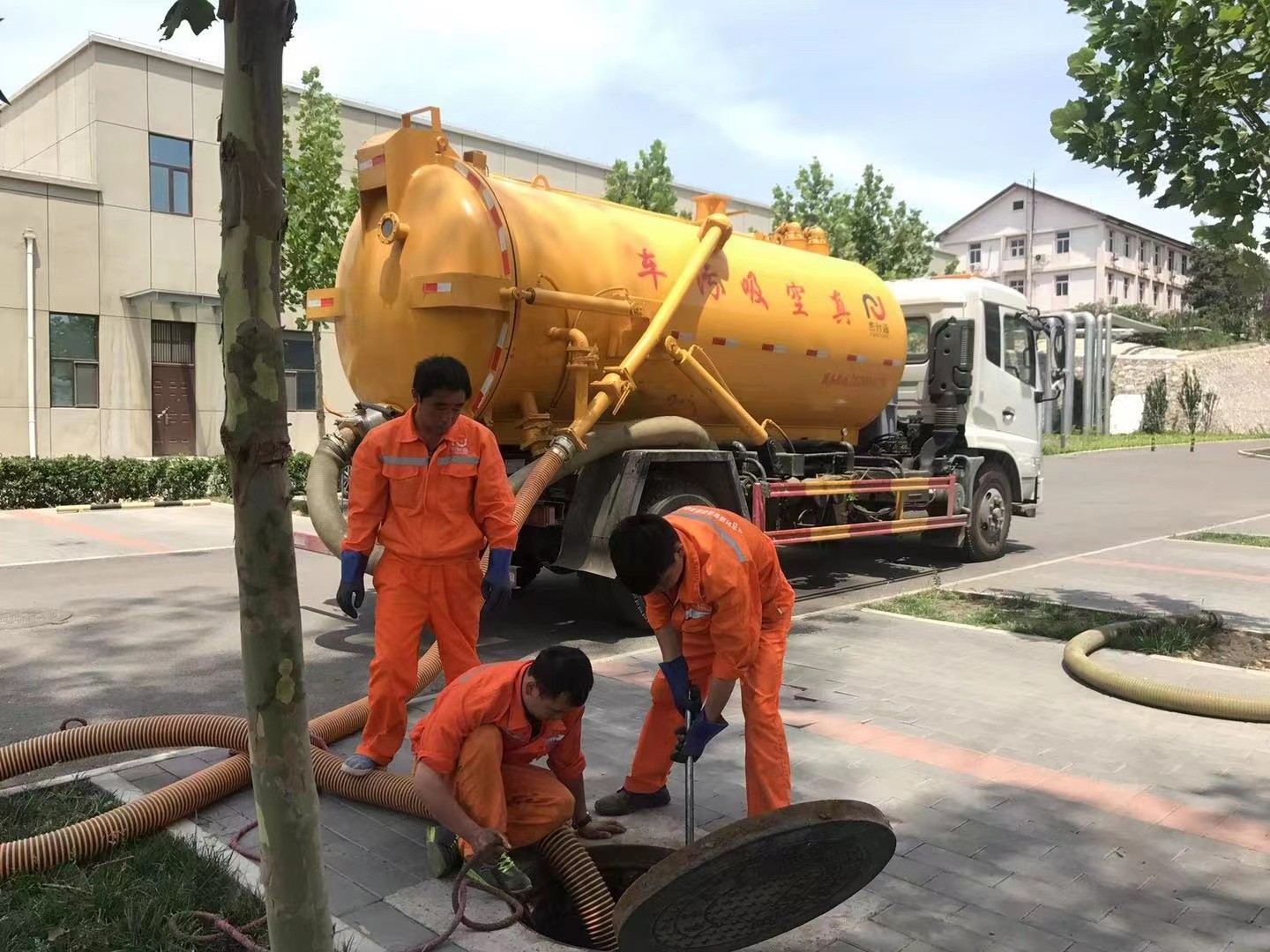 湖里化粪池清理与5-8吨吸粪车施工效率分析